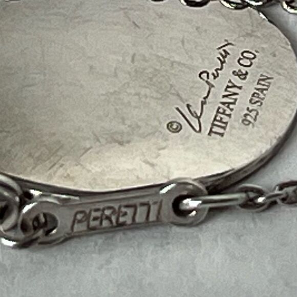 Tiffany & Co - Elsa Peretti 925 Silver Madonna Pendant on 17” chain - Picture 6 of 14